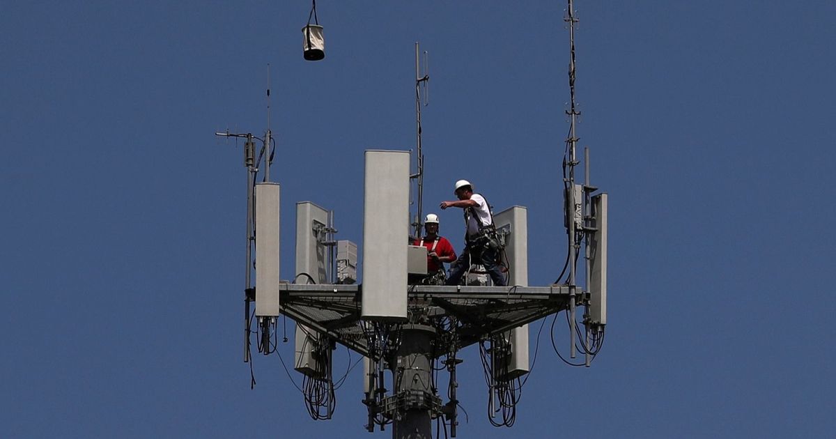 Government official: raising the prices of communication in Egypt “has become compulsory”