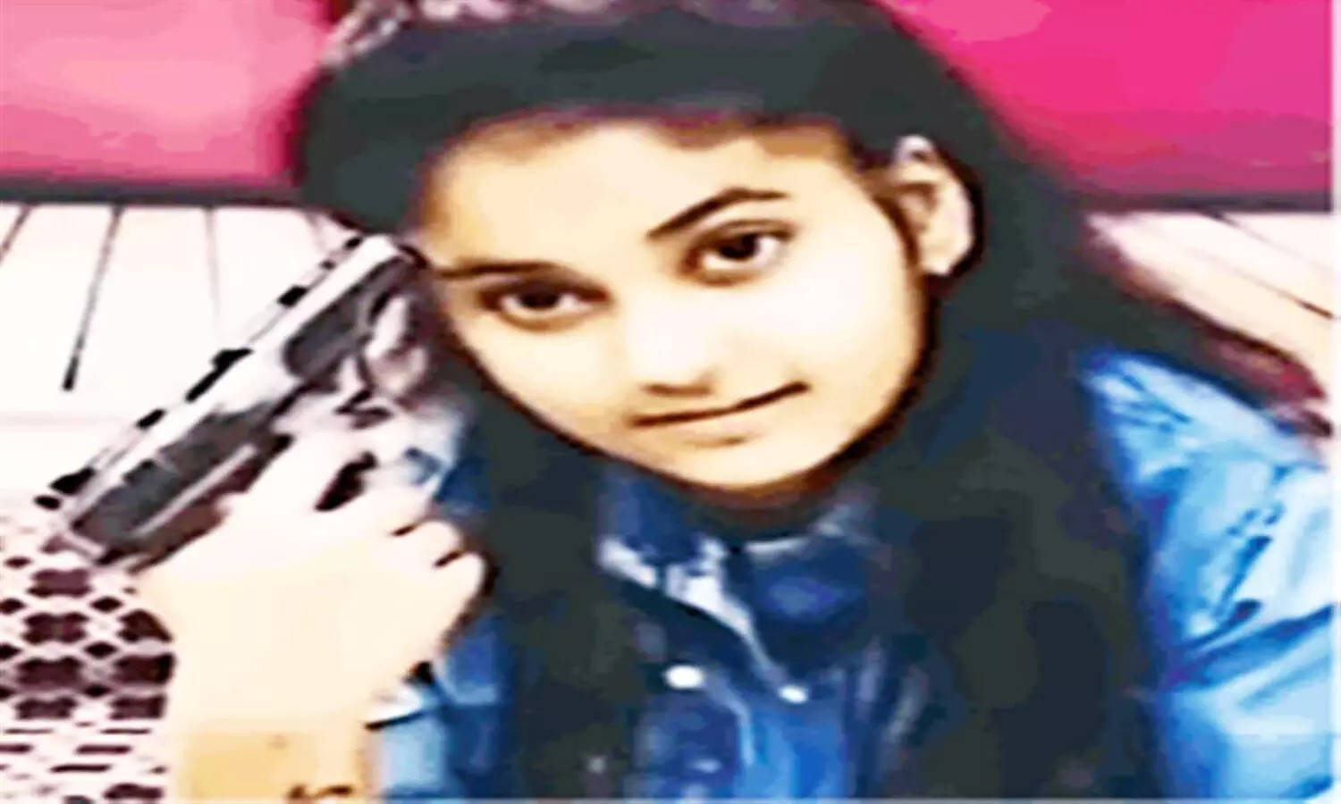 To get fame on social media, Girl did something with guns, now the sky of jail is eaten, video viral