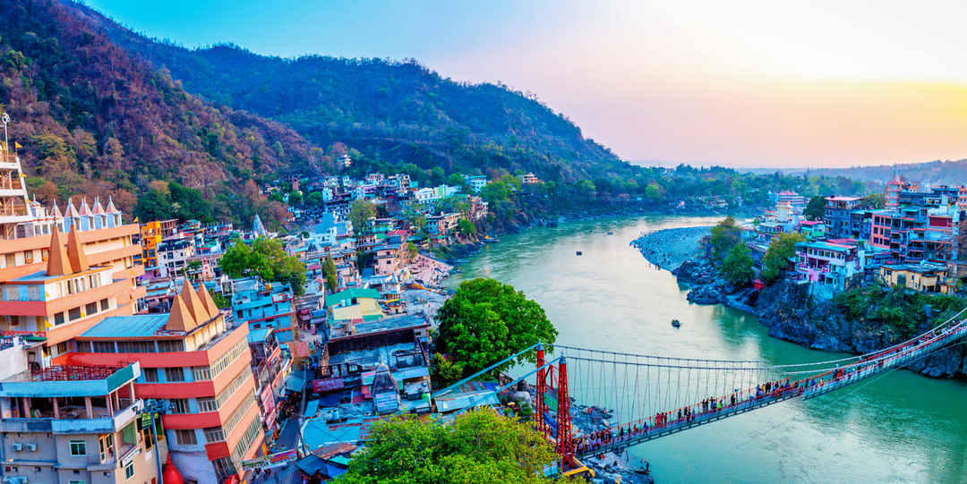 If you want to walk around, you should do the weekend, visit Rishikesh, the trip will be completed for only 5000 rupees