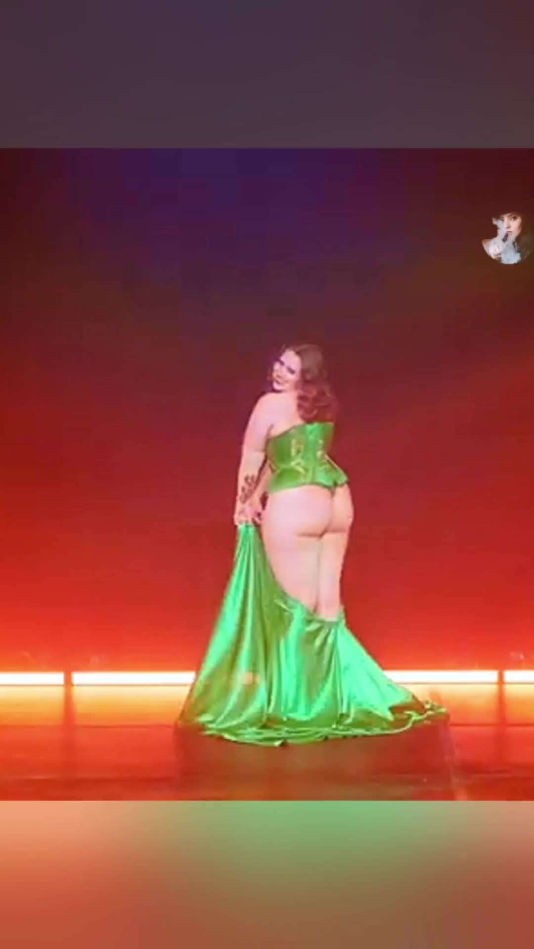 @vapev6 Very Hot Lady Vera Thorne performs solo. #bombshell #burlesque #solo #st… – ryan