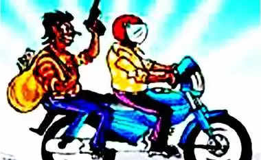 Raipur has arrested four cell phones, two minors, 12 cell phones in pressure places