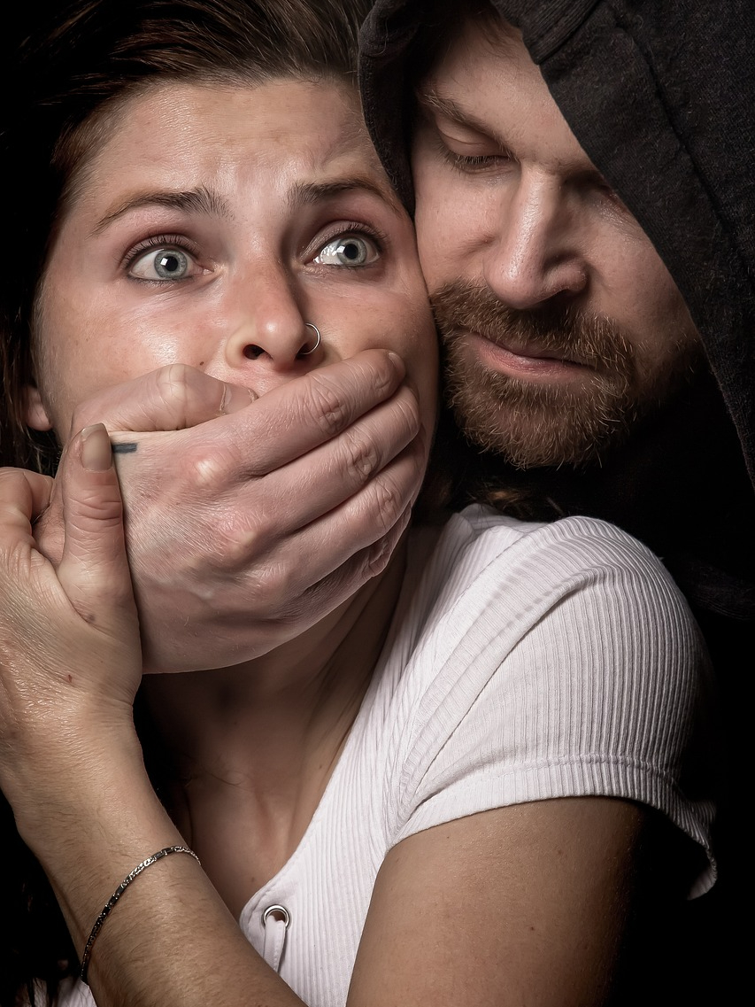 How to avoid online extortion?