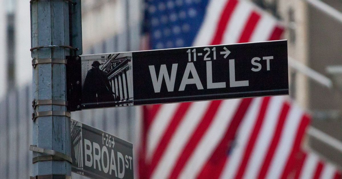 Wall Street indicators under pressure to a wave of sale in technology stocks