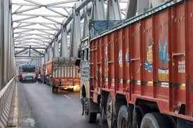 Goods -Train transferred the teacher in Bihar and held on to the track