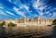The royal city of Rajasthan decorated with lakes, palaces and bravery, knows the glorious history of makeity in this 3 -minute video