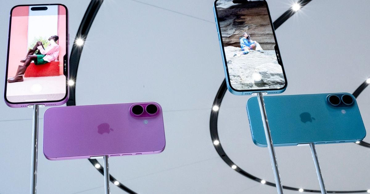 The European Union threatens “Apple” with heavy fines if the iPhone does not open for competitors
