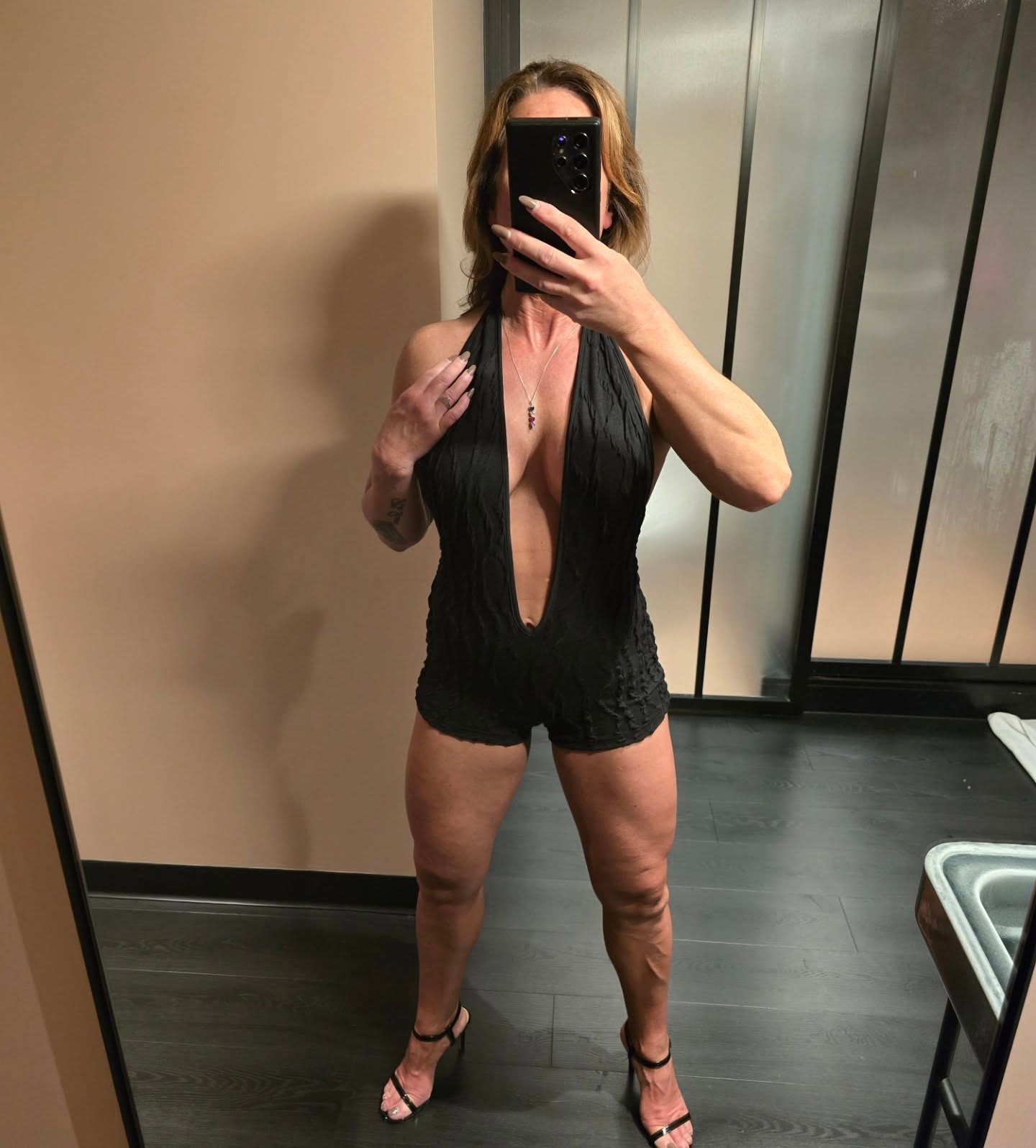 About last night… #sexy #wife #vixen #losangeles #heels #ootd… – ryan