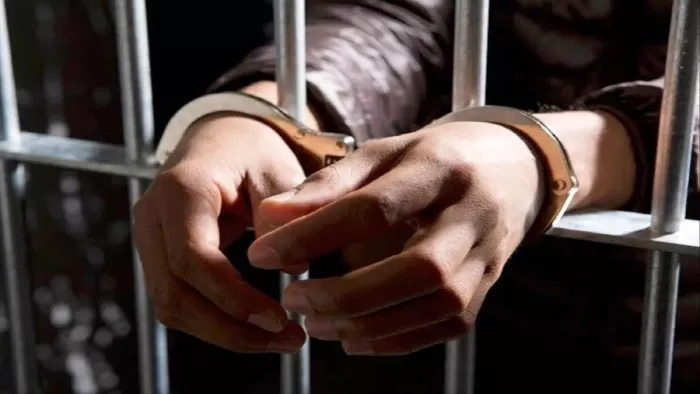 Railway employees came out in Ghaziabad, the truth is also surprised; 5 arrested, including two colleagues – two employees suspended for stealing iron from Ghaziabad Railway Yard