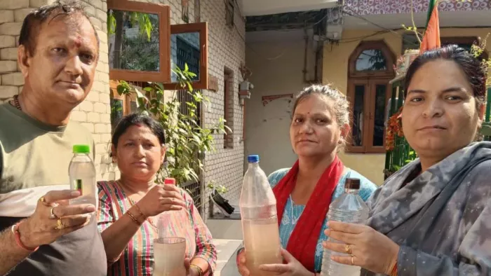 Water supply in Delhi: People buy water to bathe in this area of ​​Delhi, the Law of Water Board has come out – dirty water supply in Mayur Vihar causes dissatisfaction among residents