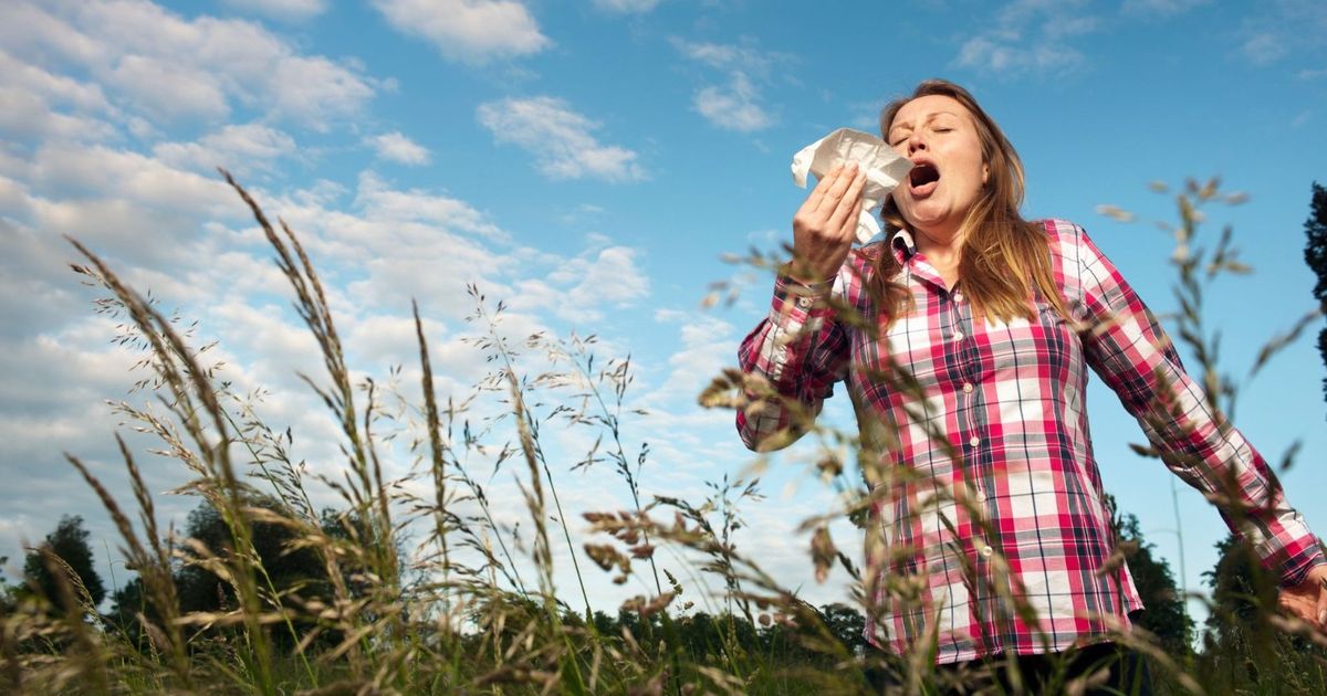 From the tinnitus to sneezing … the scientific interpretation of the strange reactions of the body