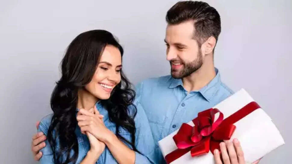 Prosperous New Year 2023 Partner must give a romantic surprise, it is 5 best ideas, it will be made without expenses