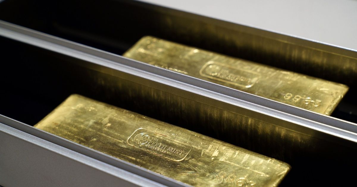 Gold prices are firmly near the highest level to poor US data