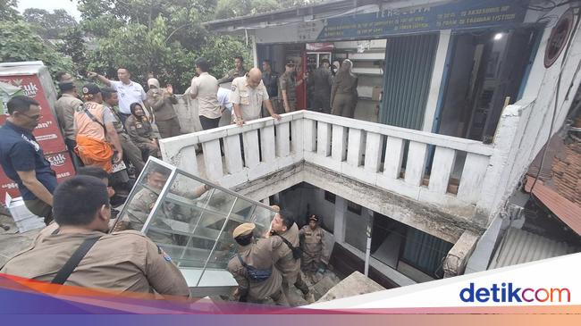 2 times sealed but still sold alcohol, stalls in bogor were demolished by officers