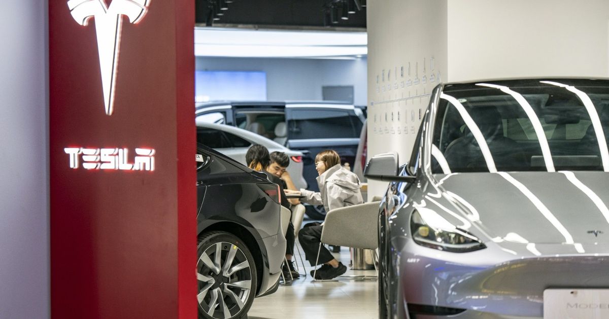 Tesla self -managed cars in the market next year