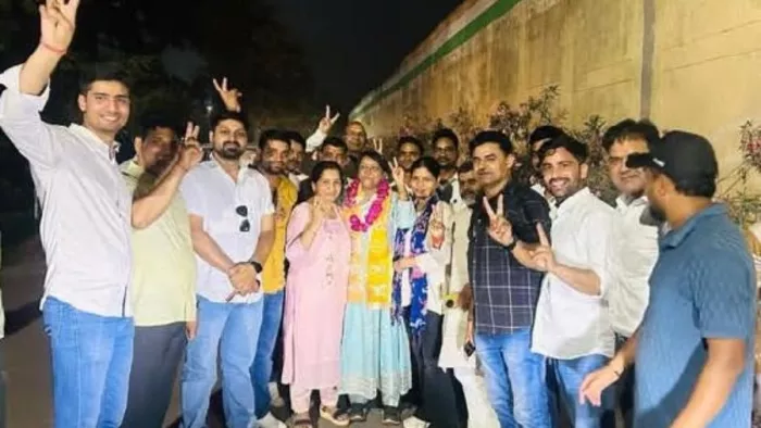 The photo of the wife of the MLA with the suspended DPRO was viral on social media, with Gazelle – photo of MLA with suspended DPRO is viral on social media, she was downloaded at home with fanfare