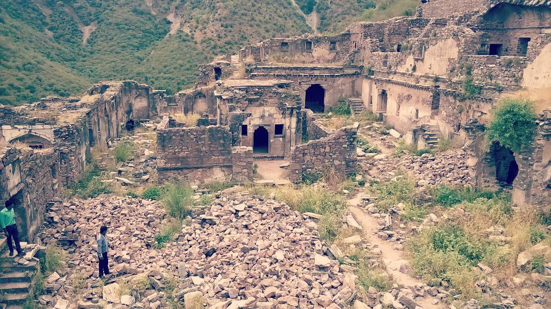 ASI posted a warning board in Bhangarh Fort! Get out of Bhangarh as soon as the sun goes down, otherwise … there is something hidden in the fort hidden in the fort