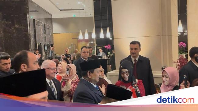The enthusiasm of Indonesian students welcomed the arrival of Prabowo in Türkiye