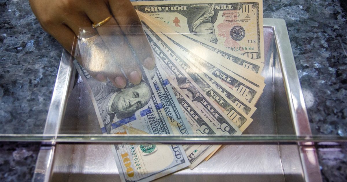 The dollar still holds up its hegemony on world trade