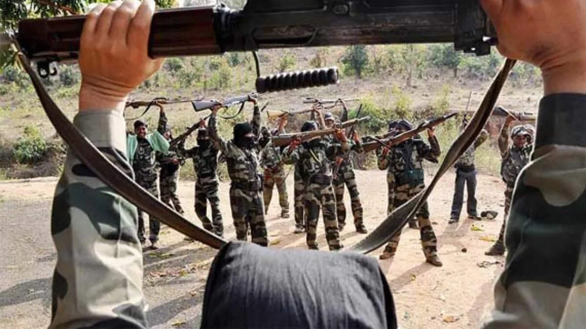26 Naxalites surrendered before the security forces in Dantewada, Chhattisgarh, including three prize Naxalites.