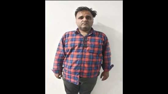 Madhya Pradesh contractor has been arrested for providing laborers to the Gujarat Fireworks Unit