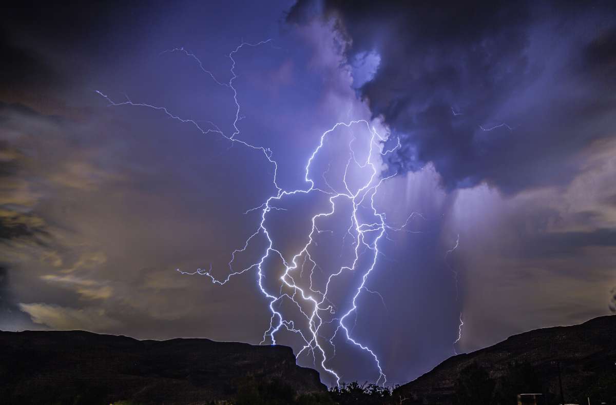 IMD predicted thunderstorms and lightning in 15 districts today, learn prediction