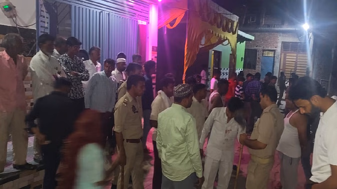 In lake, sing in Barat’s cars, assault on stop and stone, eight injured including groom