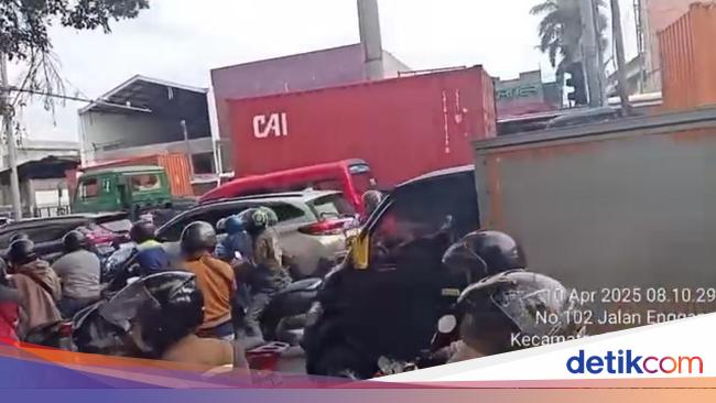 Explanation of the port over the long traffic jam in Priok