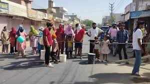 Jam in Alwar claiming boring in Alwar, women who lying on the road protest