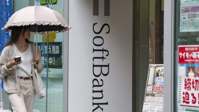 Softbank shares drop to the lowest level since its insertion in 1998