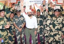 Sunny Deol reaches Jaisalmer, Darshan of Tanot Mata on Indo-pack border, dancing with BSF soldiers