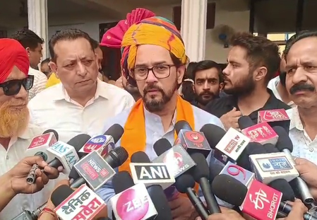 Modi government brings guards from abroad, bomb blasts occurred at the congress: Anurag Thakur