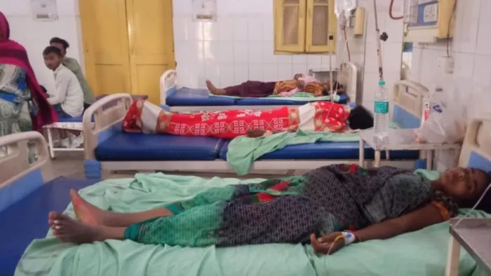 UP NEWS: Three people, including a woman, died due to thunderstorm in Azamgarh, 12 people including oven workers – three people, including a young woman, died due to lightning in Azamgarh 12 people scorched