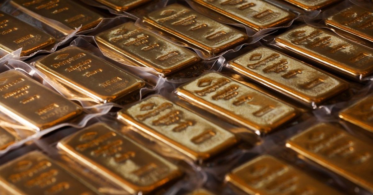 Gold prices stick to the rise and Trump decisions increase the question