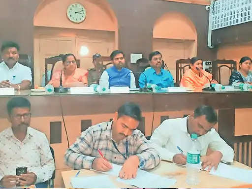 30 Crores work came to a standstill because of Thane’s code of conduct; District. Way meeting