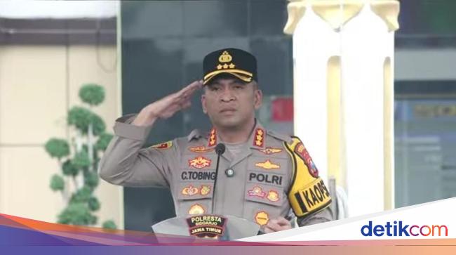 The logistical delivery of PT JTLE is blocked by the masses, Kapolresta Sidoarjo is trying to mediate