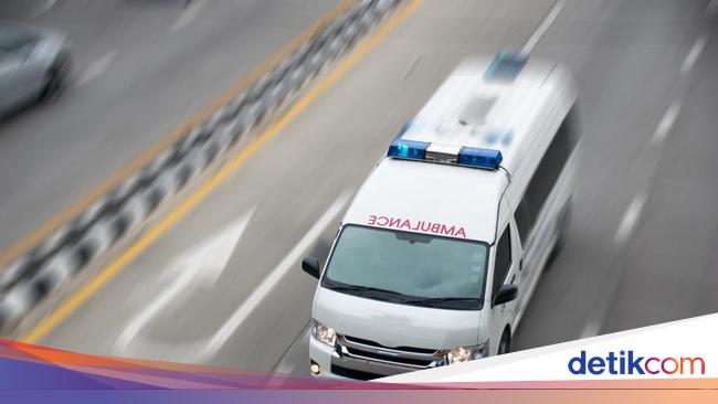 Police initially hit ambulance by e-tle. Give a rebuttal: Tickets can be stopped