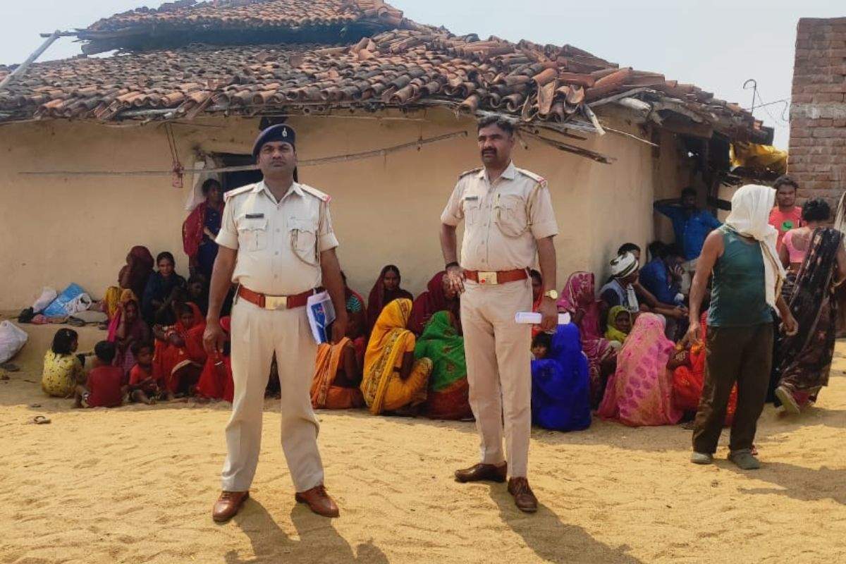 Orgy of crimes in Palamu, shot dead by entering the house, woman dies, man injured