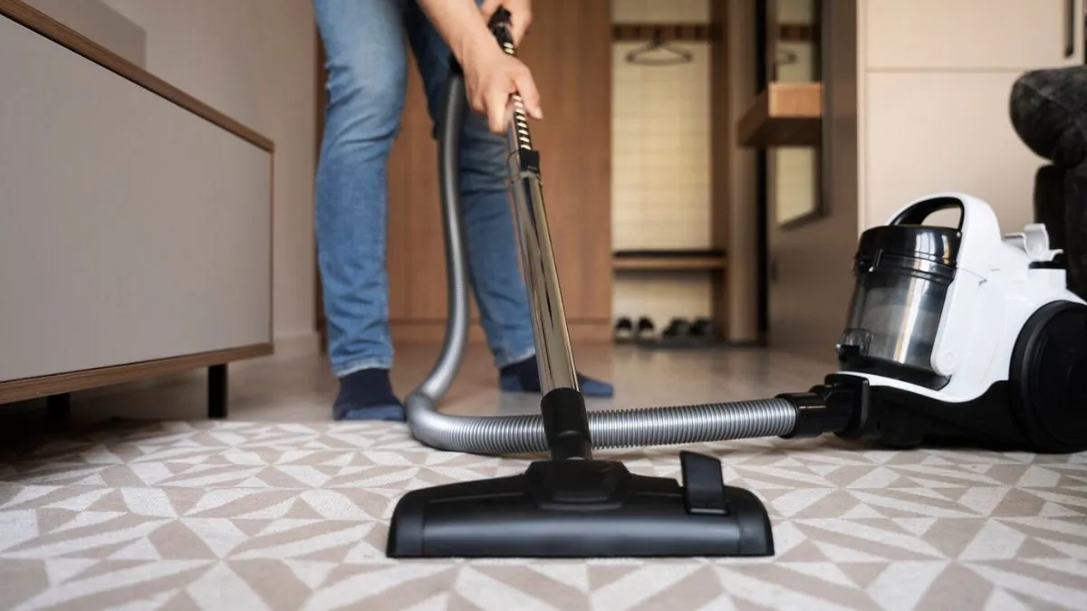 What suction power is good in a vacuum cleaner? Finished and easily dusted off