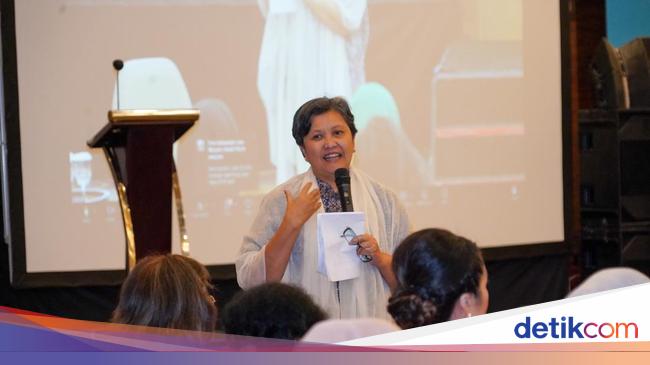 Lestari Moondijat Prints consistency for raising teacher capacity