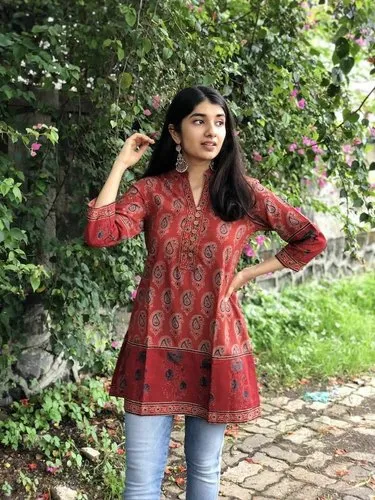 7 ways to style short kurti