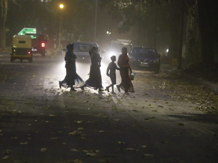 Dusty thunderstorm in NCR, darkness, dropped the temperature