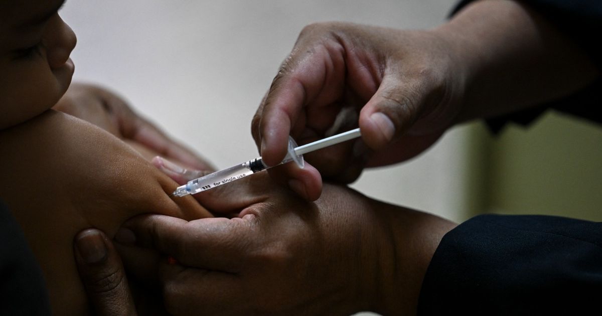 Britain .. Fear of spreading measles with the decline in vaccination operations