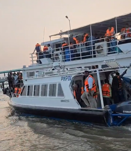Mumbai: A major accident in the Arabian Sea, passengers saved because of the understanding of staff