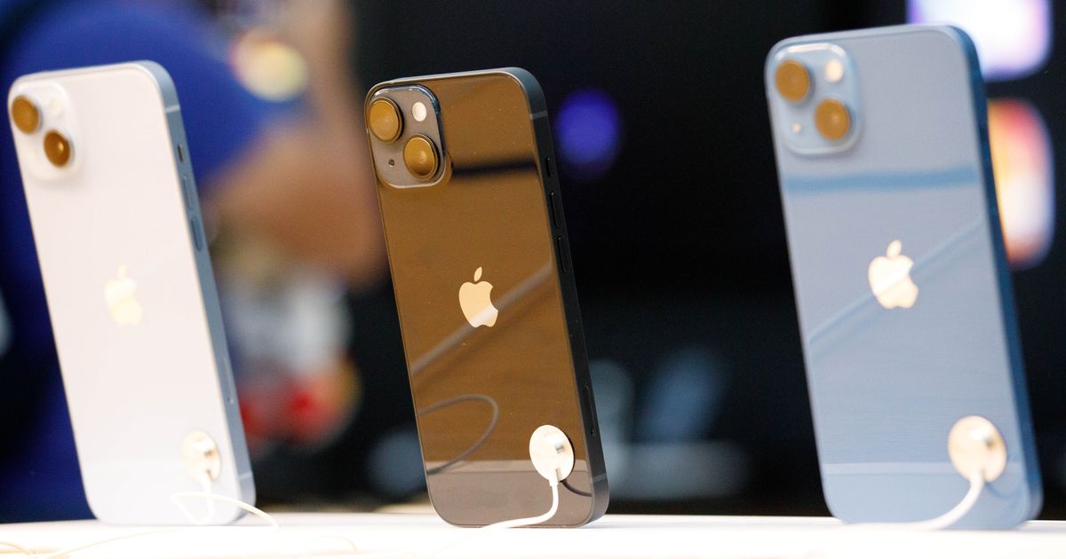 The European Union again warns Apple about violations of the application store