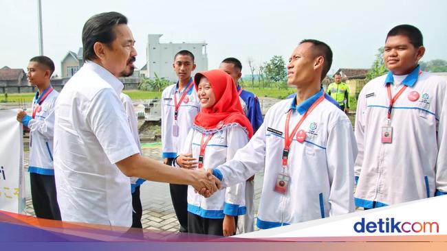 Visit Ash-Syarif Vocational School, Rusdi Kirana emphasizes the importance of graduates ready to work