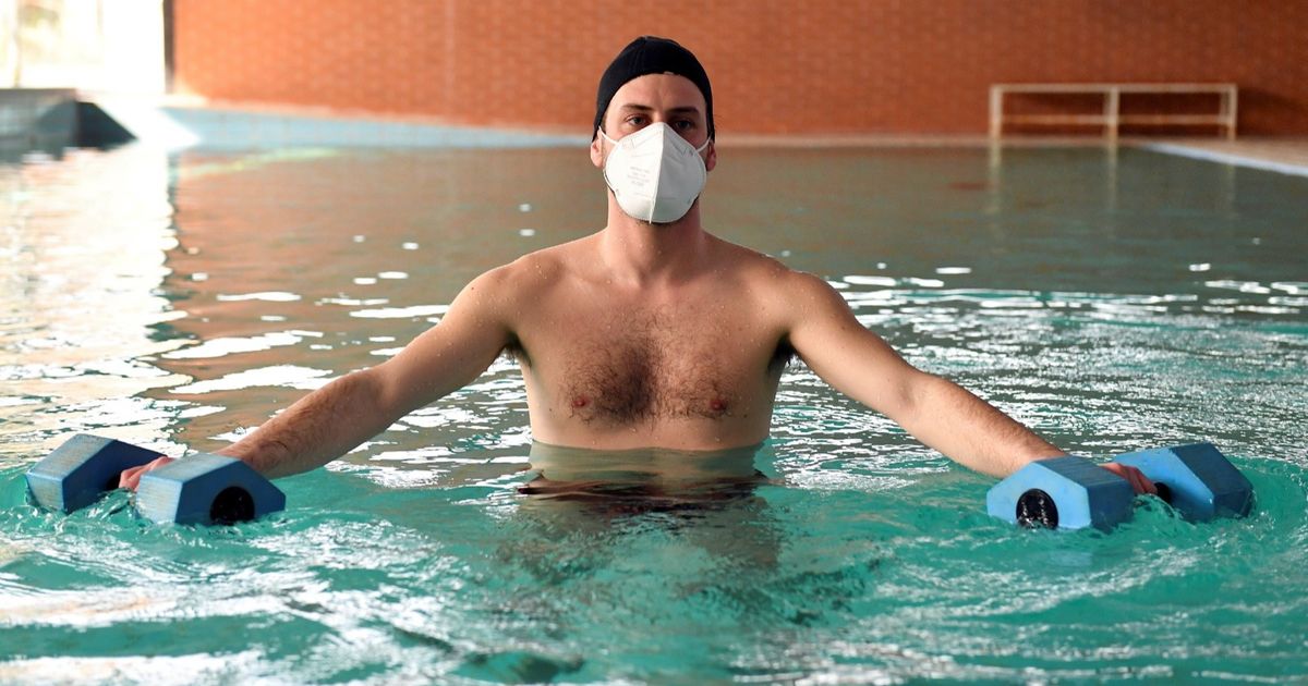 Sports in water .. 5 exercises with a pool for a healthy lifestyle