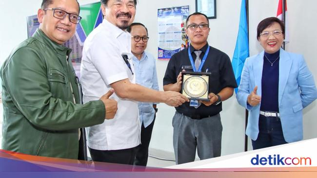 Lion Air Boss Share Umrah Door Prize in Mojokerto and Jombang