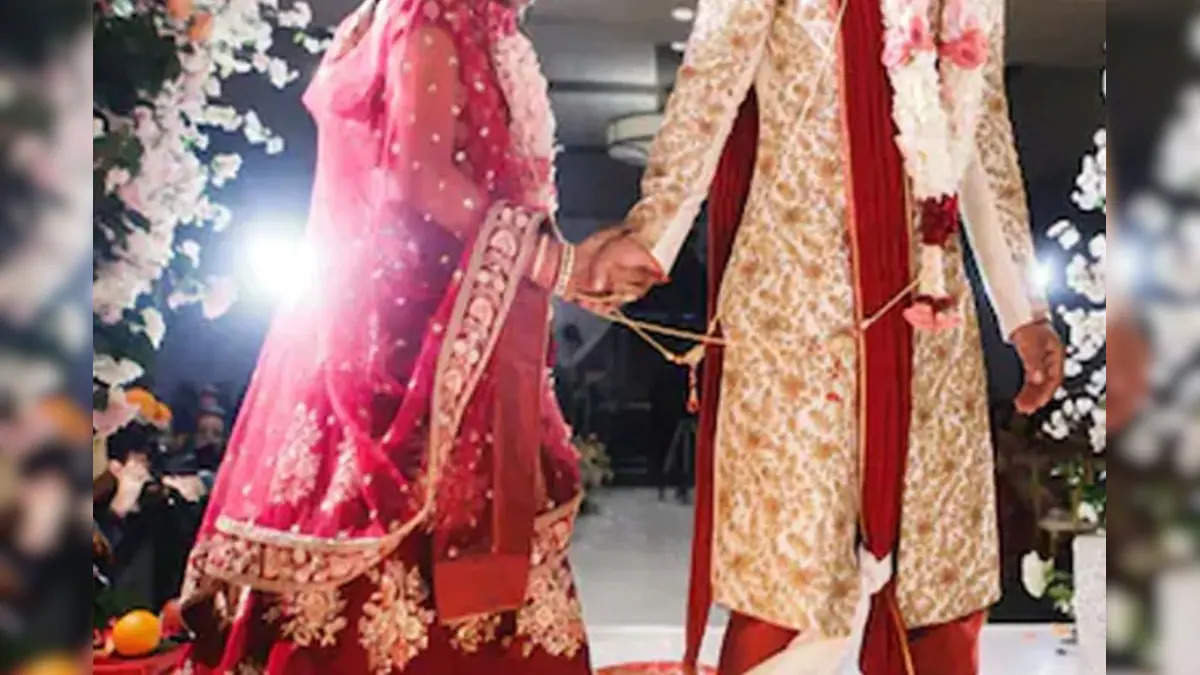 Man marries a mother of five children, wife held a unique question after seeing the photo of Sautan