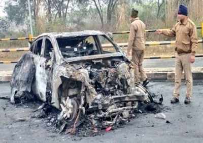 The accident of cricketer Rishabh pant, a car, collided with a divider, serious leg injury, wounds to the body many places