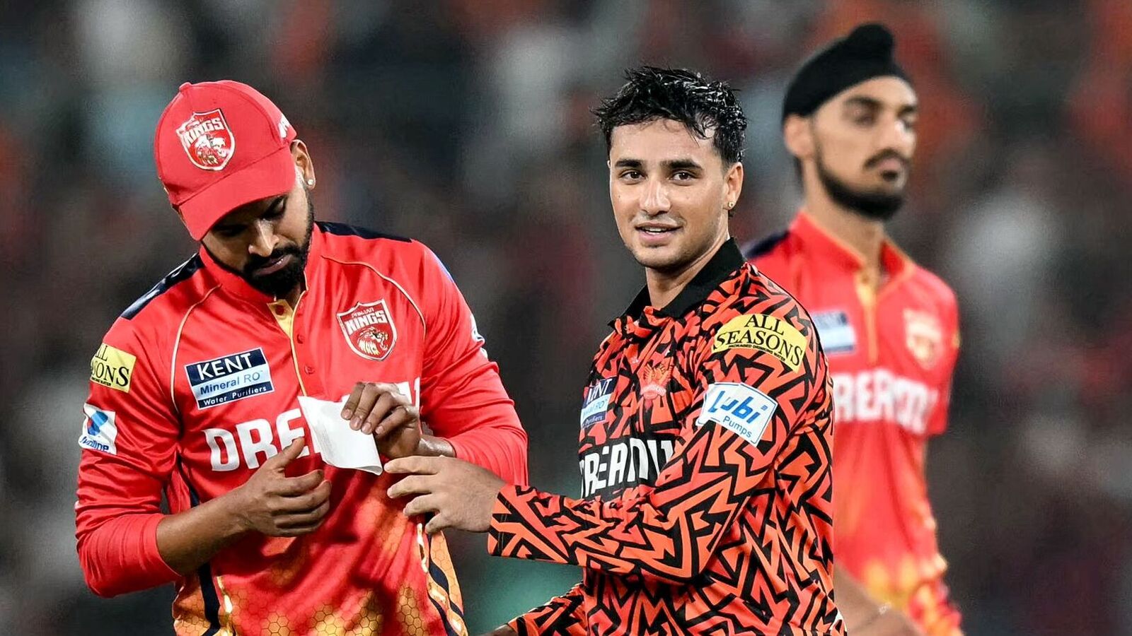 What was on Abhishek Sharma’s mystery note after PBKS ton? Even Shreyas Iyer wanted to know | Mint